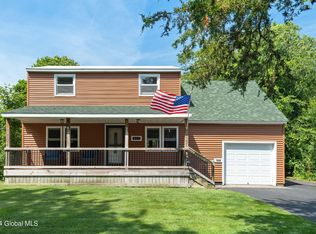 1032 Peter Rd, Schenectady, NY 12303