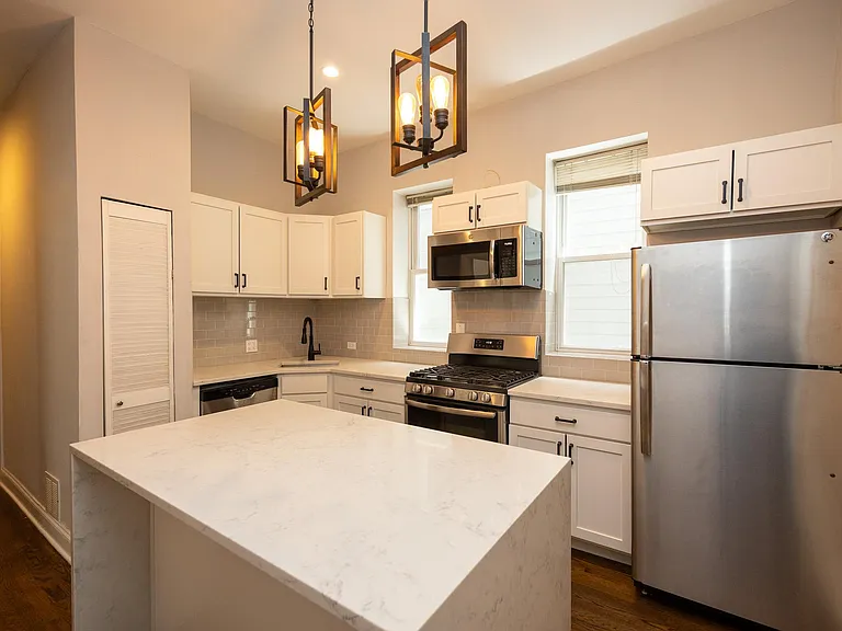 1241 W Barry Ave #1 — Photo 7