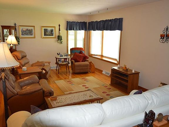 2nd image of 106 Scenic Dr