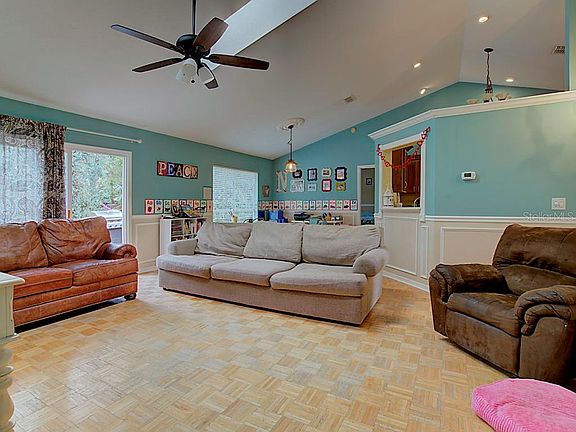 4th image of 1013 Corbin Ct