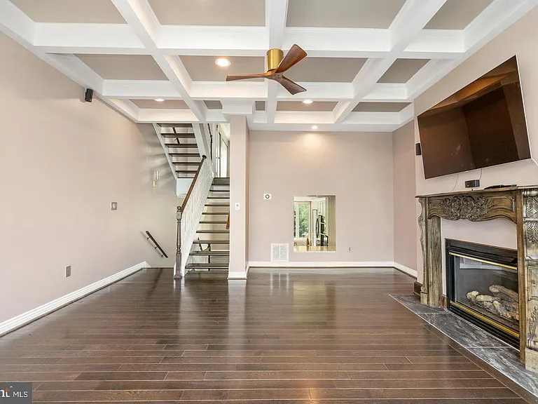 2419 Boston St — Photo 10