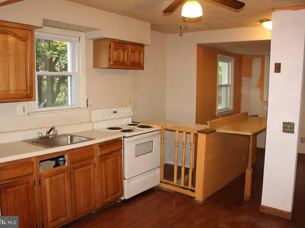 1912 Campbell Dr, Suitland, MD 20746
