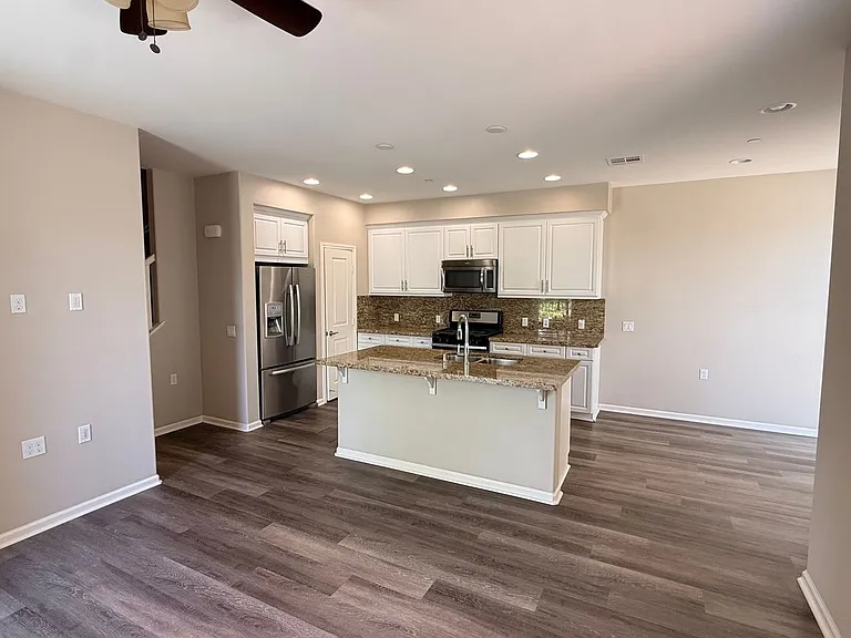 44055 Calle Luz — Photo 5