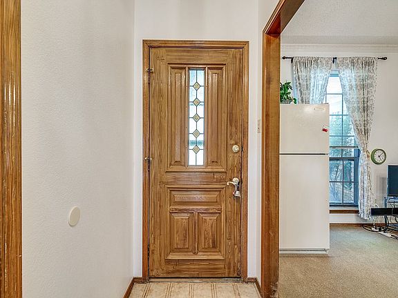 3rd image of 2061 Parkridge Dr