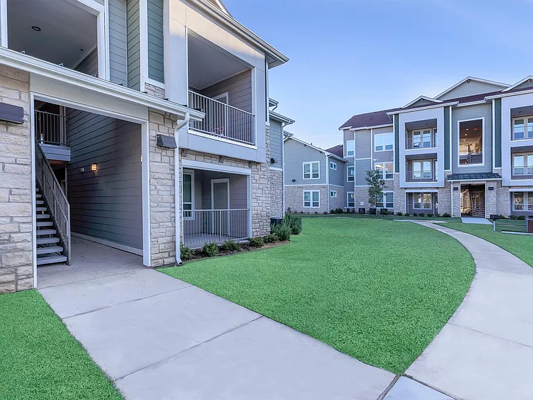 Campus Apartments — Photo 18