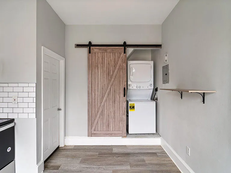 201 W Barnard St #3 — Photo 22