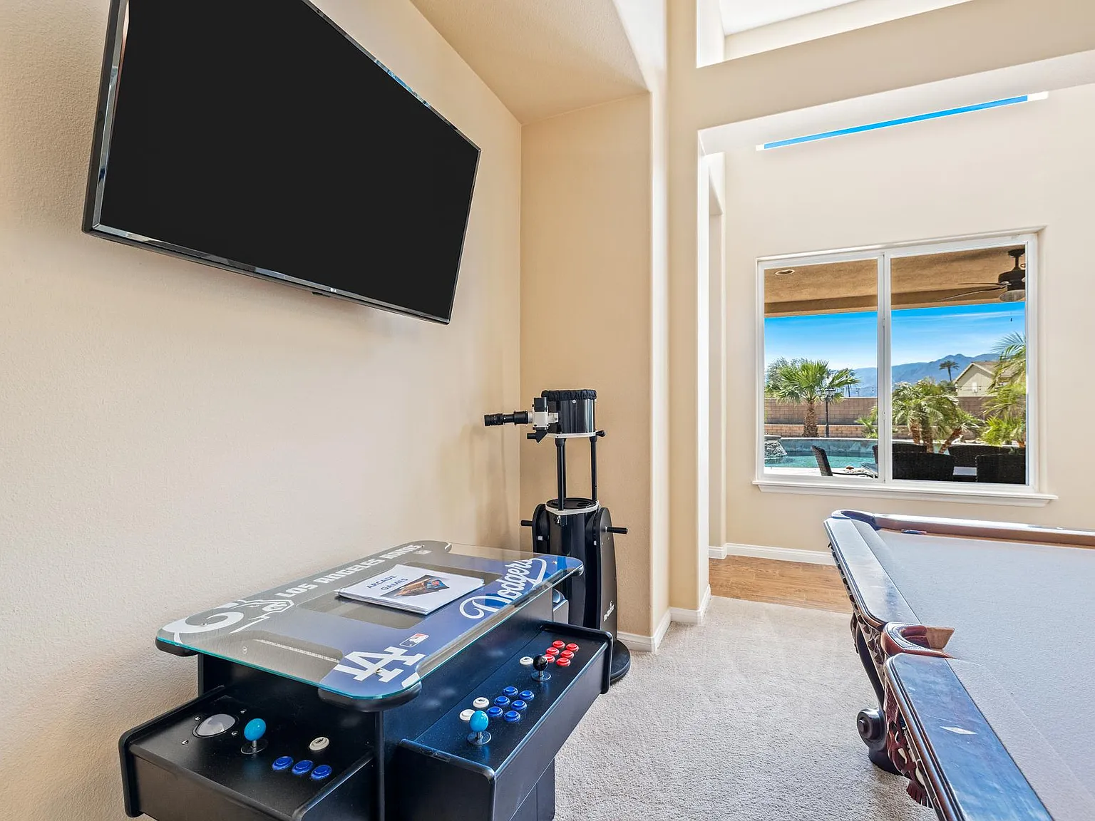 5 bed, 3.5 bath, 3468 sqft, $10,000 — Photo 4