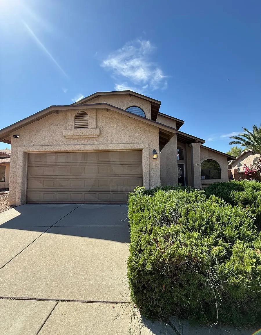 4 bed, 3.0 bath, 1759 sqft, $2,075 — Photo 4