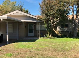 919 SW 2nd St, Moore, OK 73160