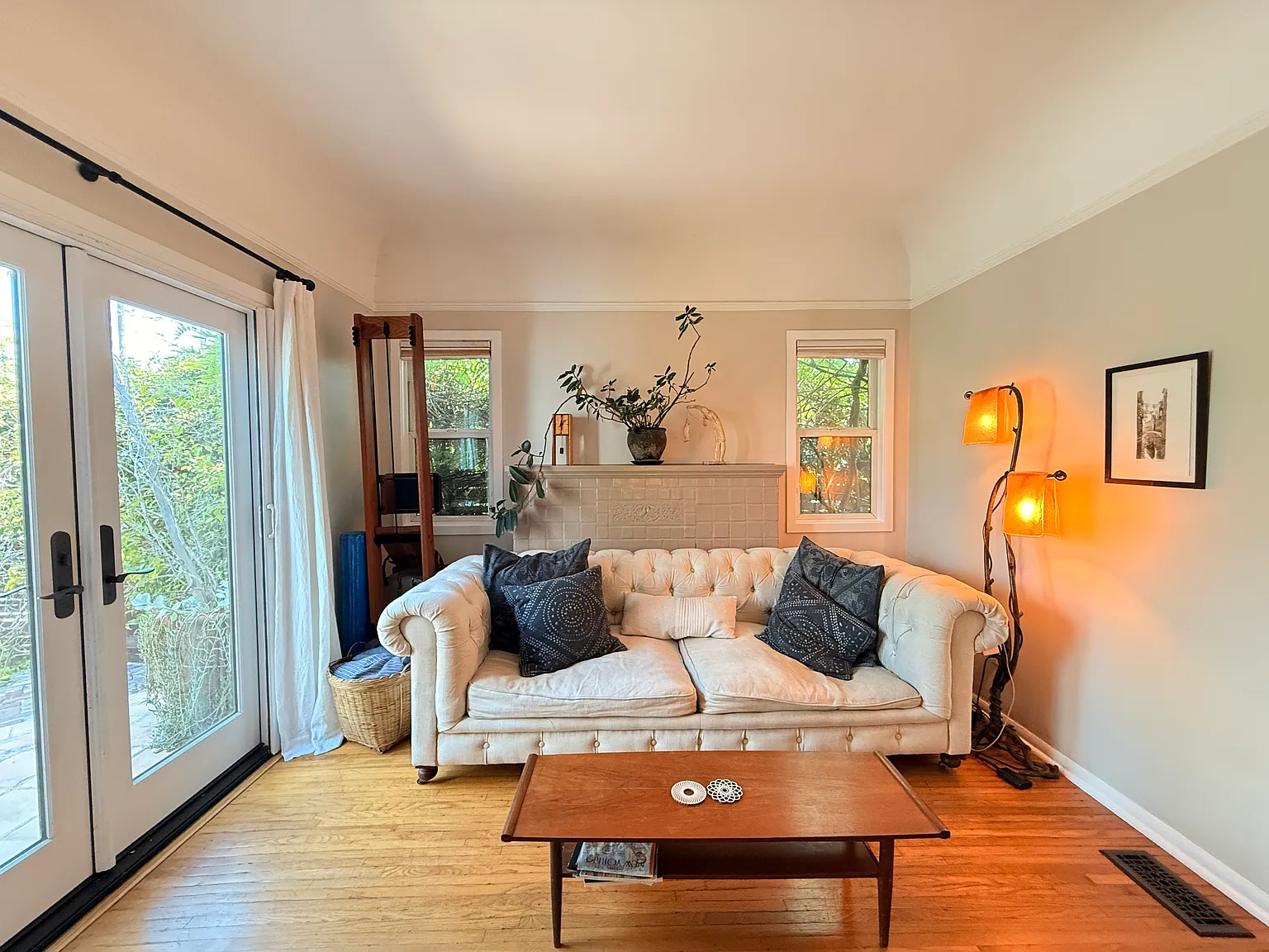2 bed, 1.5 bath, 967 sqft, $6,900 — Photo 3