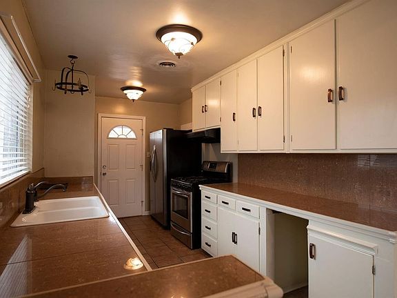 4th image of 803 W Terrace Ave