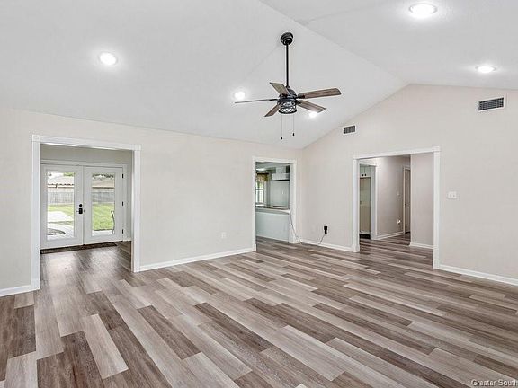 3rd image of 502 S Lake Ct