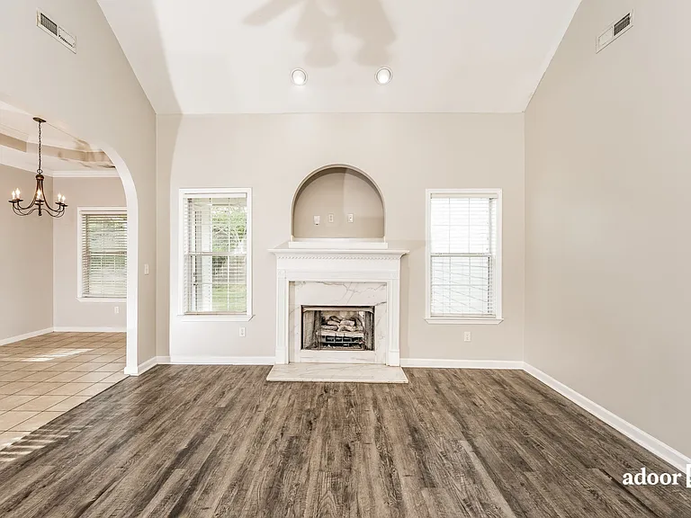 1044 Kerry Dr — Photo 6