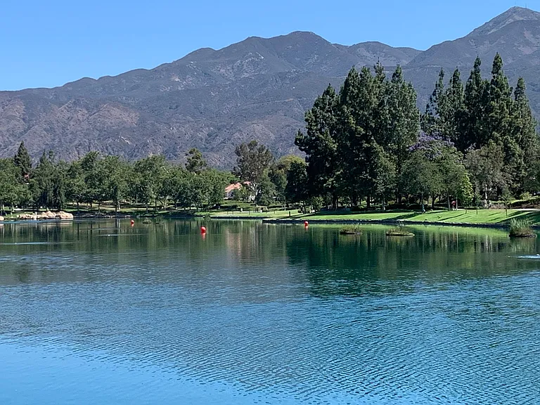 Great RSM lake for taking a walk and 5 minutes driving from the house.