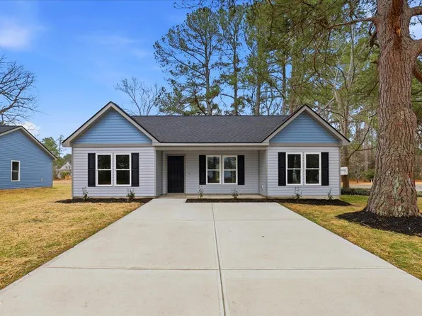 104 E Pope Ave, Kenly, NC 27542