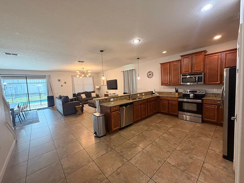1433 Thunderbird Rd