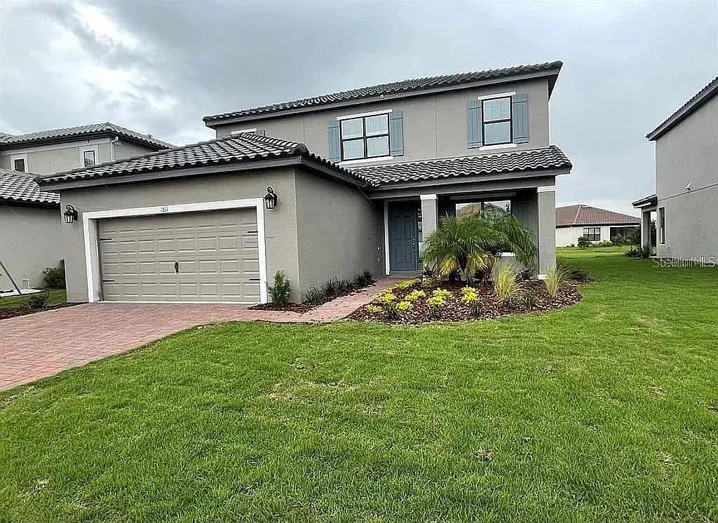 4 bed, 3.5 bath, 2600 sqft, $3,200 — Photo 3