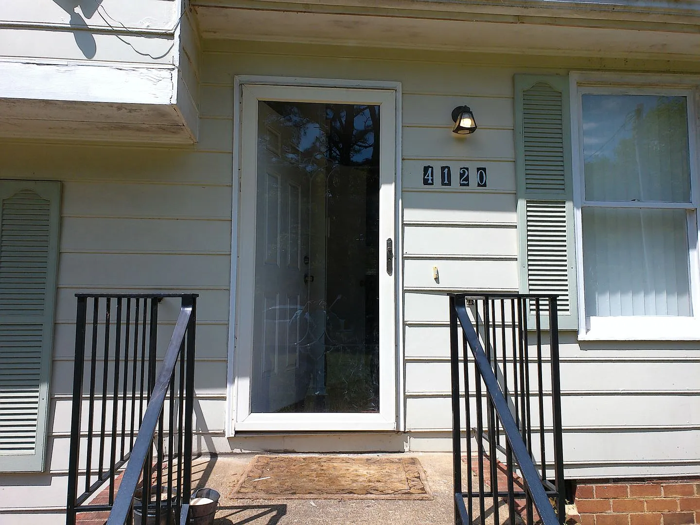Awesome 4 bedroom tri level — Photo 2