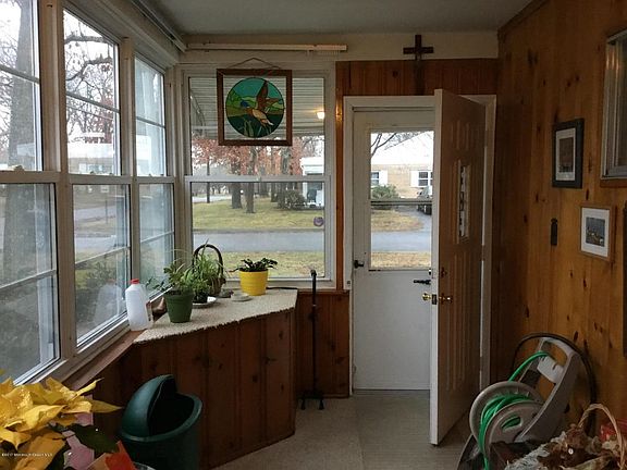 2nd image of 11B Cedar St