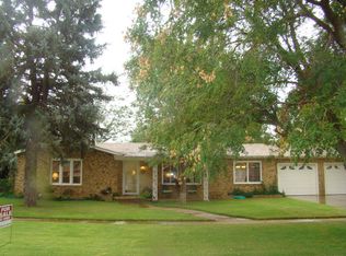 509 W 9th St, Hale Center, TX 79041