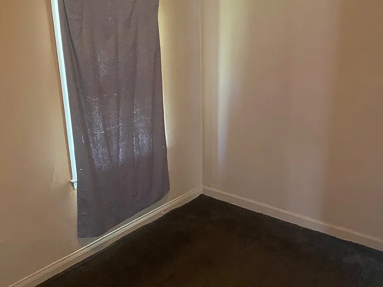 1729 Model Rd — Photo 7