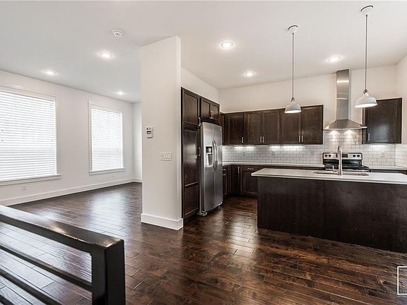 3rd image of 304 SW 5th St