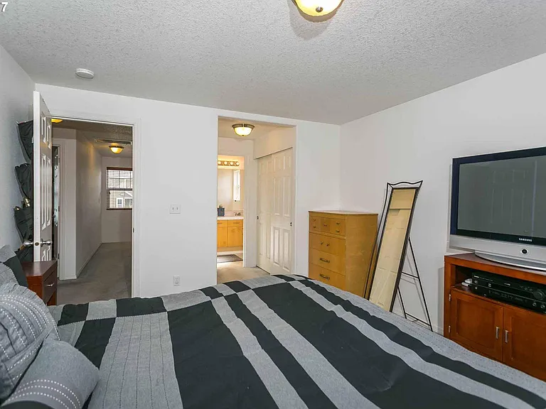 543 SW Portsmouth Pl — Photo 9