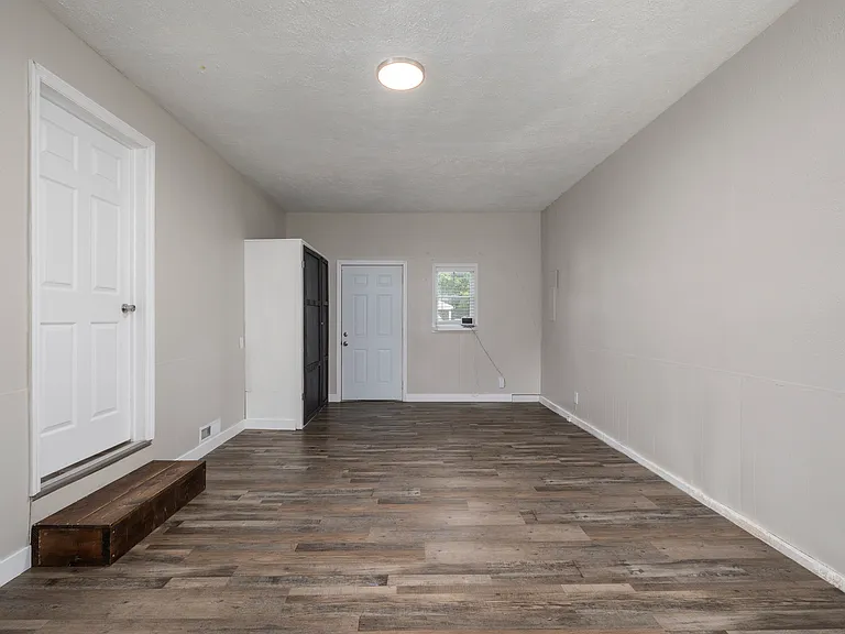 1824 N Hillcrest Ave — Photo 22