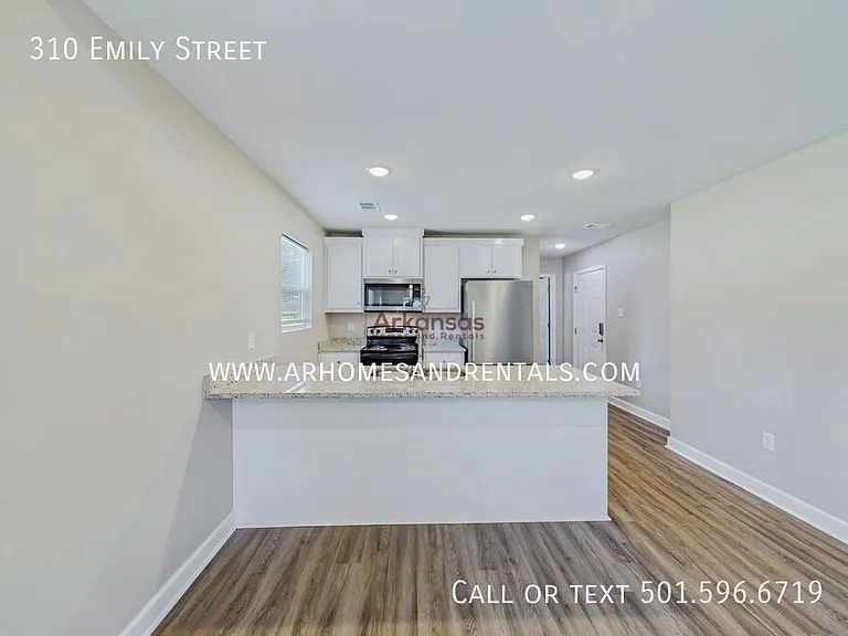 310 E Emily St — Photo 4
