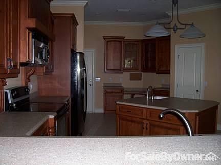 3rd image of 547 NW Lake Valley Ter