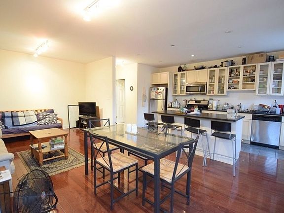 3rd image of 64 Lafayette Ave APT 1
