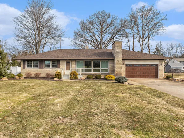 48 Country Club Dr, Battle Creek, MI 49015