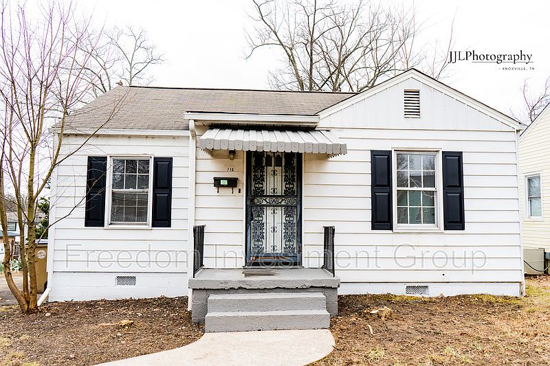 1st image of 716 E Oldham Ave #1