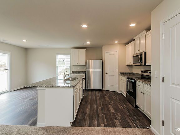3rd image of 376 Kenyon Dr