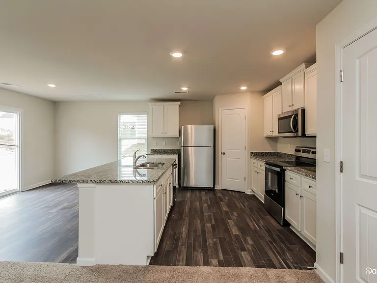 376 Kenyon Dr — Photo 3