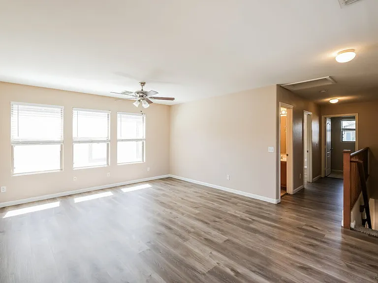 11242 W Garfield St — Photo 9