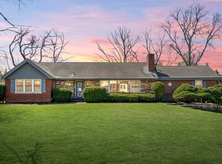 120 75th St, Burr Ridge, IL 60527