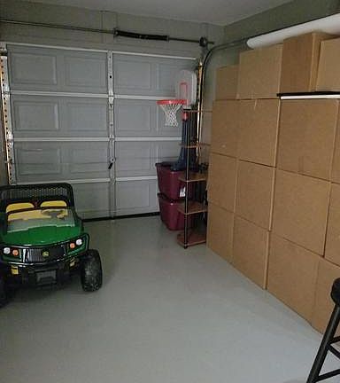 Garage w/ painted floor, walls, immaculate!!