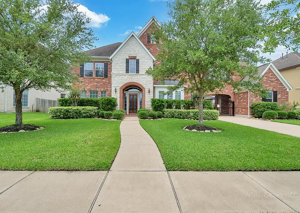 1st image of 16115 Crooked Lake Way N