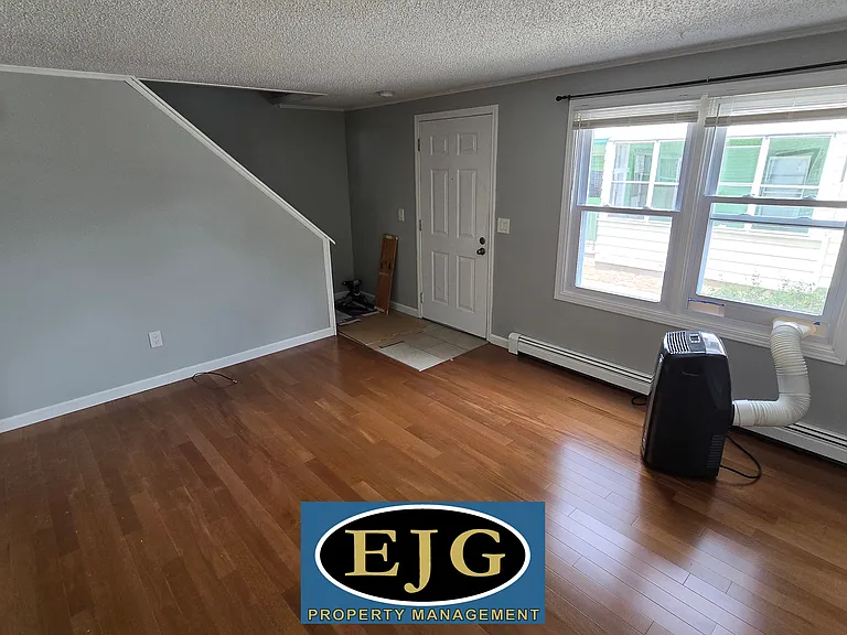 158 Beech St #A — Photo 11