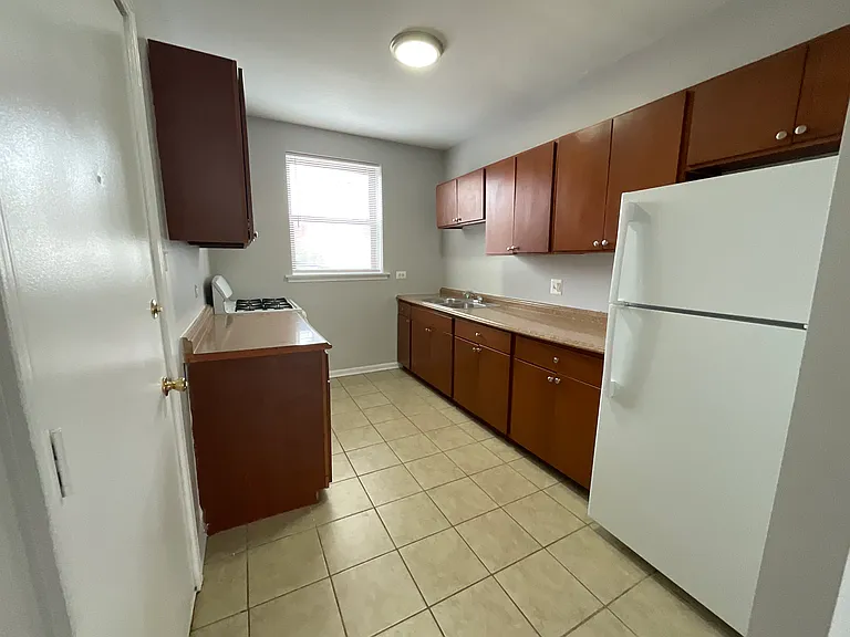 4631 S Lake Park — Photo 4