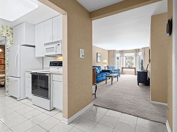 4th image of 400 Ascot Dr APT 2l