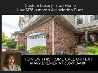 540 Bobby Ann Ct, Roselle, IL 60172