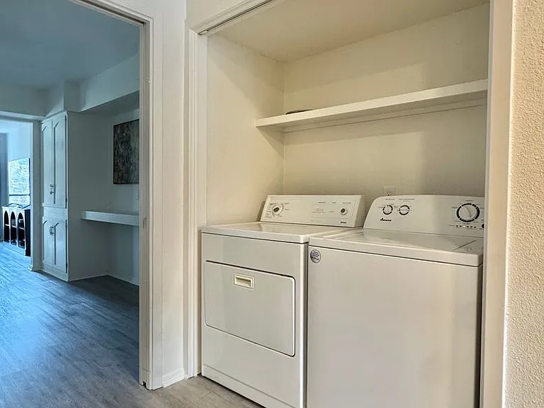 2408 Lindenwood Dr — Photo 22