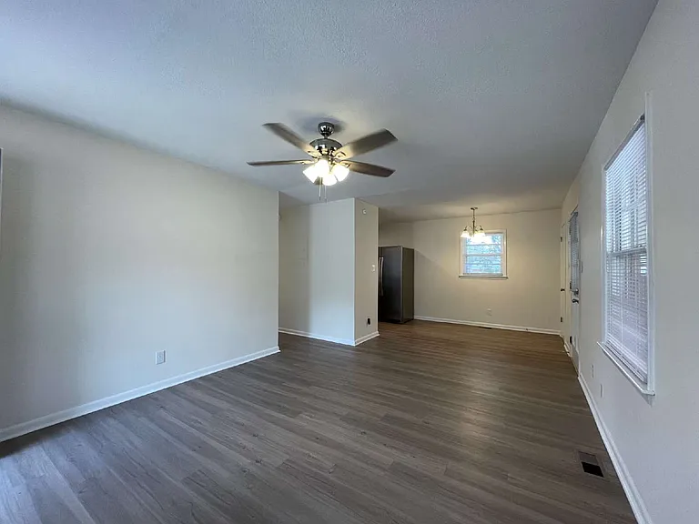 718 Dwain Dr — Photo 8