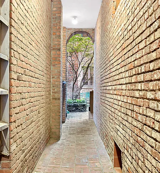 61 Perry St #CARRIAGE — Photo 16
