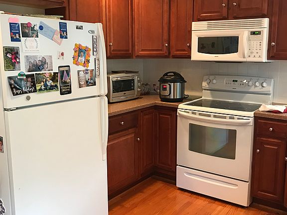 3rd image of 49 Brenna Ln