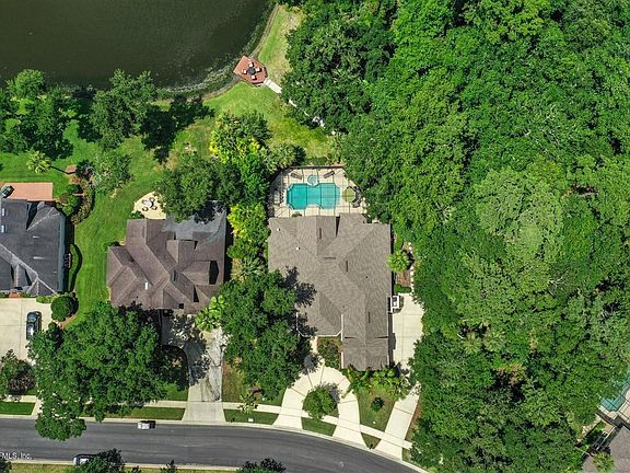 5th image of 204 Clearwater Dr