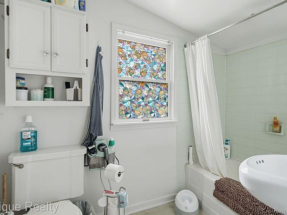 5th image of 7115 Kessling St