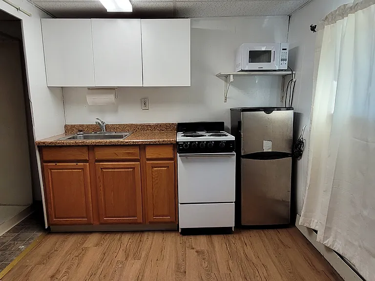 1128 Hess Ave #2 — Photo 4